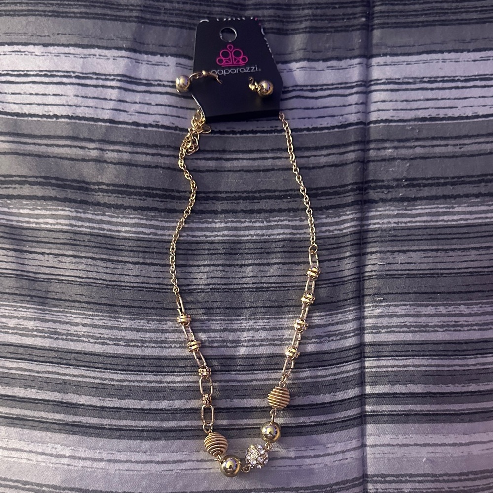 Paparazzi Radiant Gold Necklace Set